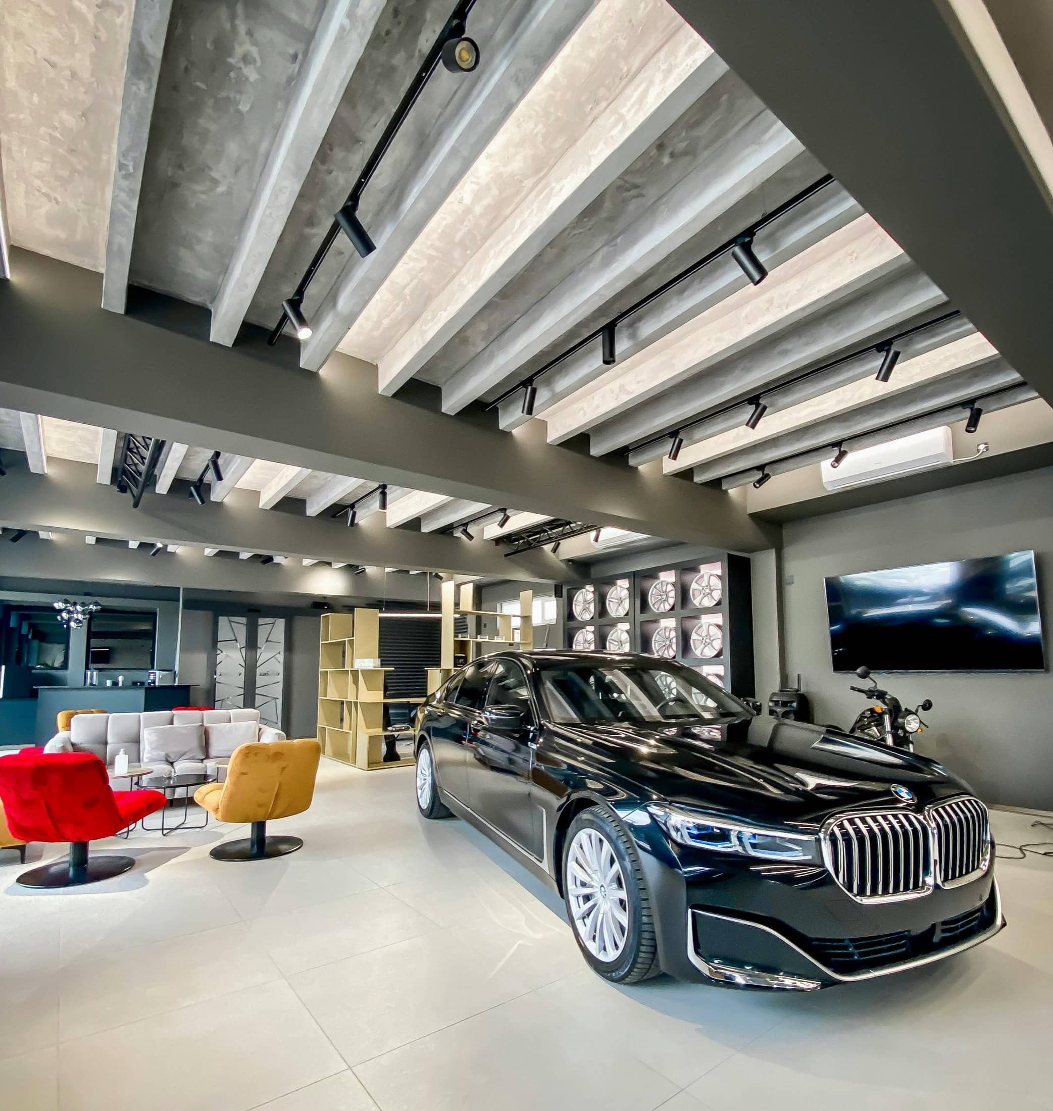 Dealerships & Leasing
